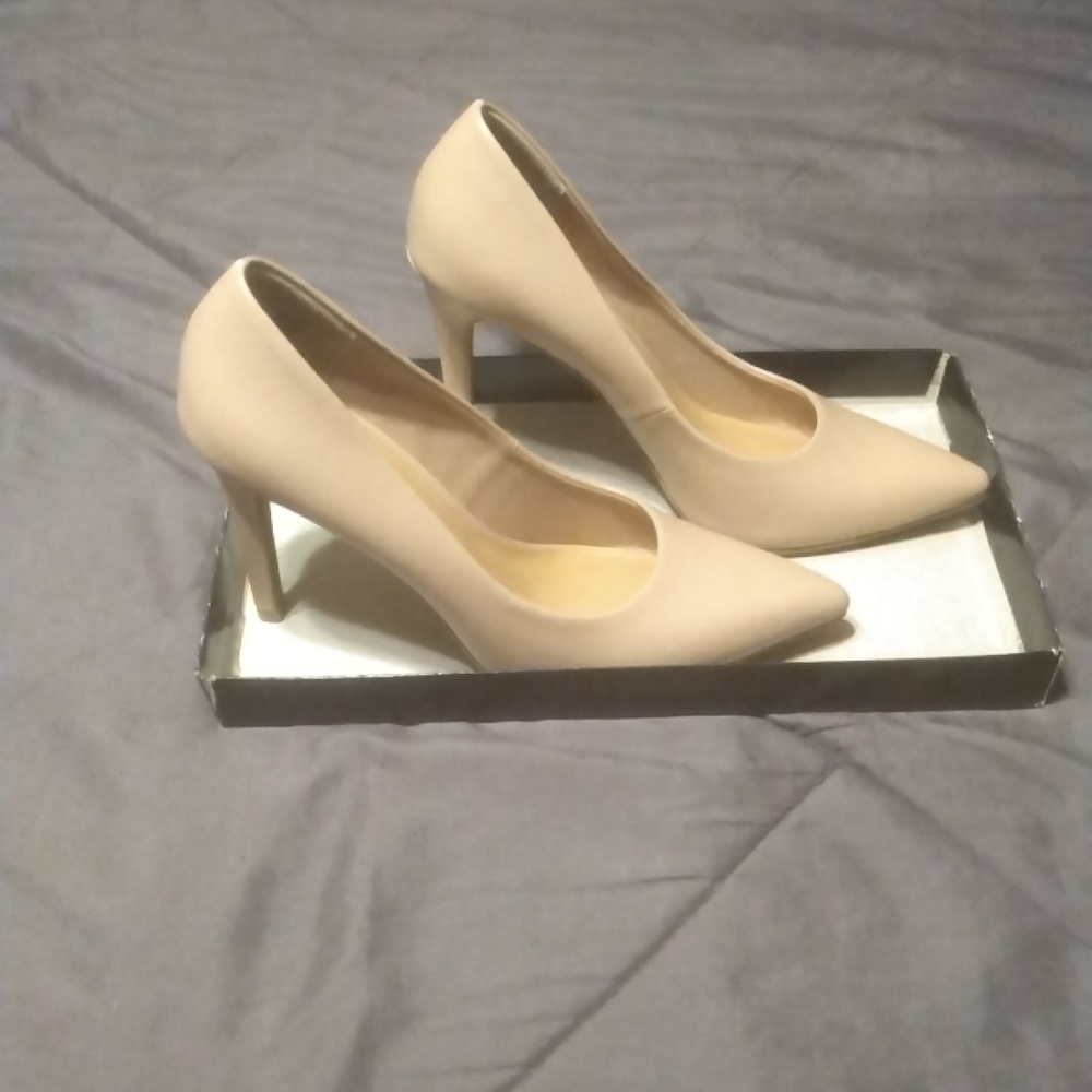 Christian Siriano nude colored heels size 8.5